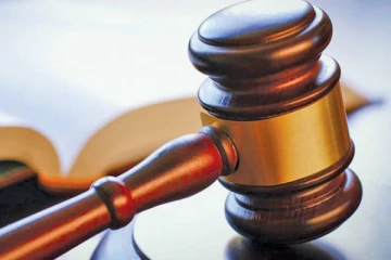 நீதிமன்றத்துக்குச் சென்ற பெண் மீது கத்திக்குத்து; சந்தேகநபர் தப்பியோட்டம்!