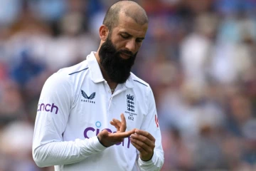 மைதானத்தில் அனுமதியின்றி மொயீன் அலி செய்த செயல்: ஐசிசி எடுத்துள்ள நடவடிக்கை