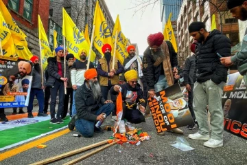 கனடாவில் இந்திய தேசிய கொடிகளை எரித்து போராட்டம்