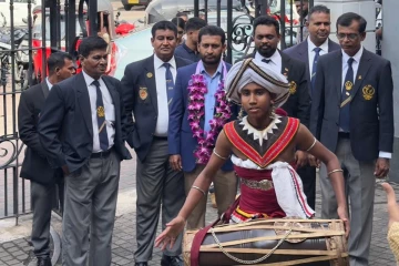 රනින් සැරසුණු ලෝක කායවර්ධන ශූරයින් කටුනායකට