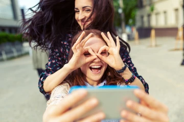 ஒரு நாளில் மூன்று செல்பி க்கு மேல் எடுப்பவரா நீங்கள்? அப்போ உங்களுக்கு இந்த நோய் இருக்காம்!