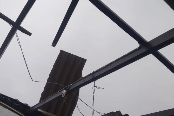 யாழில் சீரற்ற காலநிலையால் 10 பேர் பாதிப்பு | 10 People Affected By Inclement Weather In Jaffna யாழில் சீரற்ற காலநிலையால் 10 பேர் பாதிப்பு | 10 People Affected By Inclement Weather In Jaffna