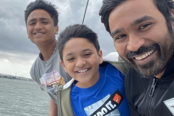 மகன்கள் உடன் அவதார் படம் பார்க்க வந்த தனுஷ்! வைரல் வீடியோ | Dhanush Watches Avatar 2 With Sons
