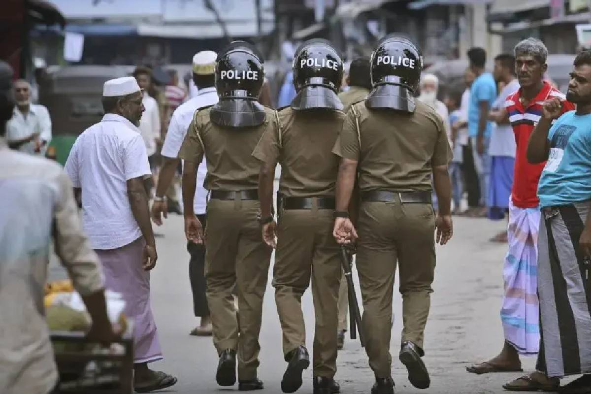 பேருந்தில் பயணித்த பெண்ணின் தாலிக்கொடி திருட்டு ; தீவிர விசாரணையில் பொலிஸார் | Woman S Thali Chain Stolen While Traveling Bus