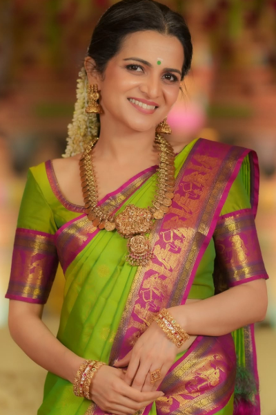 தொகுப்பாளினி டிடி அணிந்திருக்கும் இந்த புடவையின் விலை எவ்வளவு தெரியுமா? இதோ | Anchor Dhivyadharshini Saree Price தொகுப்பாளினி டிடி அணிந்திருக்கும் இந்த புடவையின் விலை எவ்வளவு தெரியுமா? இதோ | Anchor Dhivyadharshini Saree Price