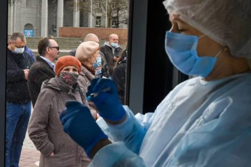 omicron வைரஸை இந்த 2 தடுப்பூசிகளும் எதிர்த்து போராடும்! ரஷ்யா வெளியிட்ட முக்கிய தகவல்