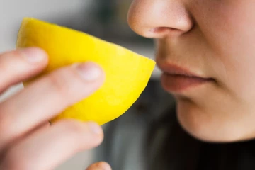 கொரோனாவால் பாதிக்கப்பட்டவர்கள் வாசனை உணர்வை இழக்கும் அதிர்ச்சி.... ஏன் தெரியுமா?