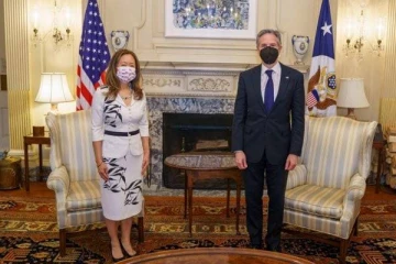 கொழும்பிற்கு புறப்படுவதற்கு முன் அமெரிக்க இராஜாங்க செயலாளரை சந்தித்த புதிய தூதுவர்!