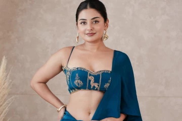 நடிகை எஸ்தர் அணில் ஹாட் போட்டோஷூட்