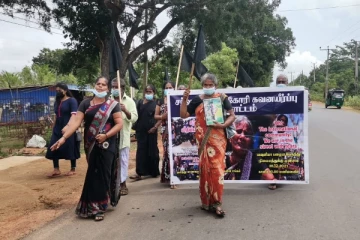 சிறிலங்கா அரச தலைவருக்கு எதிராக கருப்புக்கொடி போராட்டம் (படங்கள்)