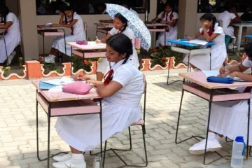 வெயிலில் பரீட்சை எழுத்திய மாணவிகள்: அதிர்ச்சி சம்பவம்! உறுதியளித்த பாடசாலை அதிபர்