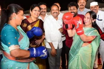 குத்து சண்டையில் பெண்ணின் முகத்தில் குத்திய ரோஜா! வைரல் புகைப்படம்