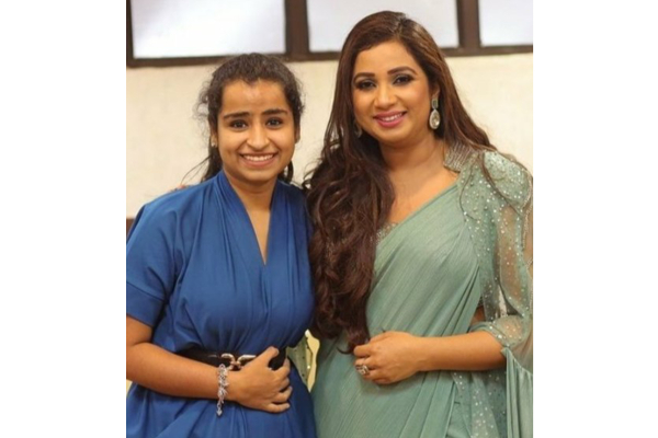 பாடகி ஸ்ரேயா கோஷலை நேரில் பார்த்து அலறிய சூப்பர் சிங்கர் சிவாங்கி.. வெளிவந்த வீடியோ | Sivaangi Excited When She Saw Shreya Ghoshal