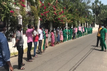 களுவாஞ்சிகுடி வைத்திய அத்தியட்சகருக்கு எதிராக தாதியர்கள் கவன ஈர்ப்பு போராட்டம்