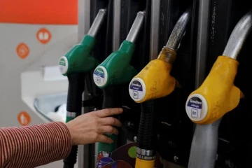 40 எரிபொருள் நிலையங்கள் மீதான தடையை நீக்க பரிசீலனை!