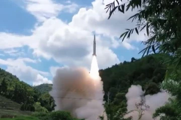 எச்சரிக்கையை மீறி தைவான் வந்த அமெரிக்க சபாநாயகர் - ஏவுகணை வீசி அச்சுறுத்திய சீனா