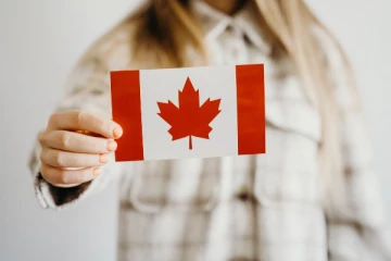 கனடாவிற்கு குடியேற விரும்புபவரா நீங்கள்? உங்கள் பணி அனுபவம் Express Entry-க்கு தகுதியானதா?