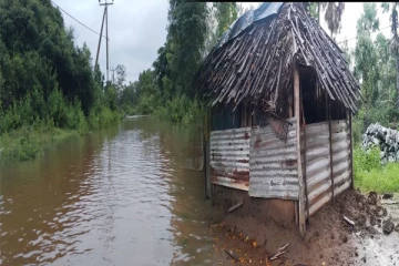 முல்லைத்தீவில் வெள்ளத்தினால் தனிமைப்படுத்தப்பட்ட கிராமம் (Photos)