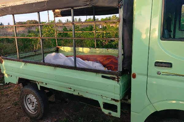 கல்முனையில் சடலமாக மீட்கப்பட்ட குடும்பஸ்தர் (Photos) | Family Members Found Dead In Kalmunai