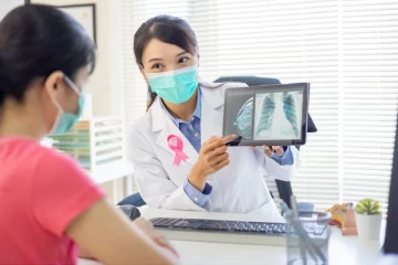 இந்த அறிகுறிகள் இருந்தால் மார்பக புற்றுநோய் வரலாம்: பெண்கள் அவசியம் தெரிஞ்சிக்கோங்க