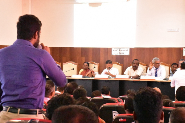 வனவளத் திணைக்கள அதிகாரியின் அவமதிப்பு செயல்! அரசாங்க அதிபர் அதிரடி | Act Of Disrespect By A Forest Department Official வனவளத் திணைக்கள அதிகாரியின் அவமதிப்பு செயல்! அரசாங்க அதிபர் அதிரடி | Act Of Disrespect By A Forest Department Official