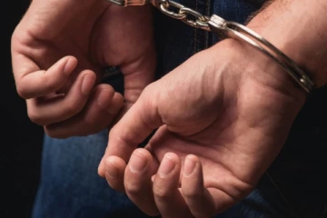 ටියුෂන් ගුරුවරයෙක් ළමයින්ට මත්කරල් විකුණලා..