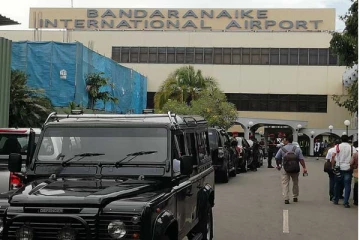 உடன் அமுலாகும் வகையில் திடீரென அதிகரிக்கப்பட்ட விமான நிலைய பாதுகாப்பு!