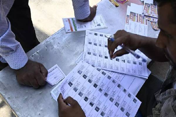 வாக்காளர் பட்டியலில் பெயர் சேர்க்க சிறப்பு முகாம்! முழு விபரம் இதோ | Special Announced For 18 Year Old Voters Chennai