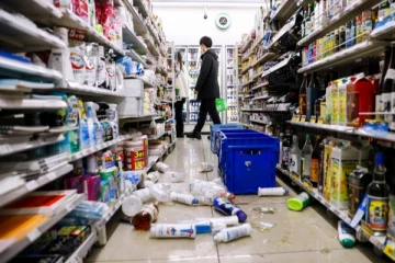 ஜப்பானில் பயங்கர நிலநடுக்கம் - சுனாமி எச்சரிக்கை விடுக்கப்பட்டதால் மக்கள் பீதி