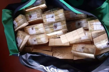 பெருந்தொகையில் 5000ரூபா போலி நாணய தாள்களுடன் ஒருவர் கைது