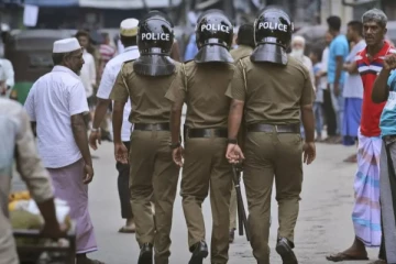 பெண்களை போன்று வேடமணிந்து “பும்மா” , “பச்சி”, “பொடியா” கொள்ளை