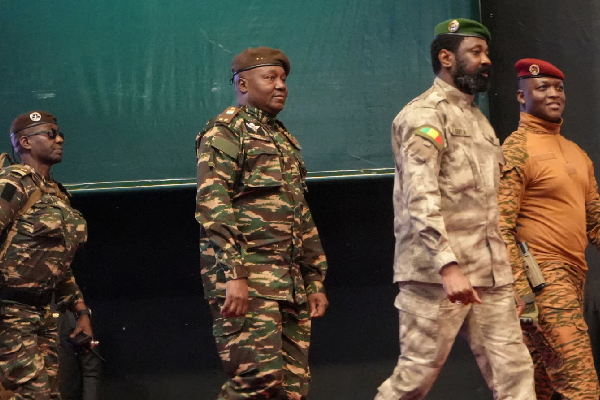 வெளிநாடொன்றில் அனைத்து அரசியல் கட்சிகளுக்கும் இராணுவம் அதிரடியாகத் தடை | Burkina Faso Announces Ban All Political Parties