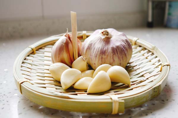 பூண்டு சாப்பிடுவதால் உடம்பிற்கு இவ்வளவு நன்மையா? பலரும் அறியாத தகவல் | Health Benefits Of Eating Garlic Daily In Morning