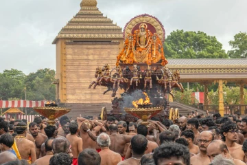 ஏழு குதிரைகள் பூட்டிய இரதத்தில் ஆவாகனம் செய்த சூரியபகவான்! நல்லூரில் இன்று சூர்யோற்சவம்(நேரலை)