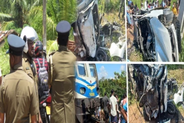 ரயிலுடன் கார் மோதியதில்  02 பேர் வைத்தியசாலையில் : கரையோர சேவைகள் பாதிப்பு