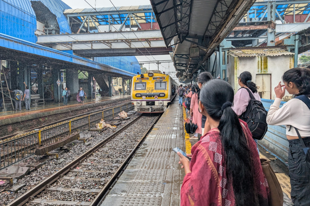இந்தியாவின் ரயில் நிலையங்களில் மருந்து கடைகள் ஏன் இருப்பதில்லை தெரியுமா? | Why Indian Railways No Medical Stores On Platforms