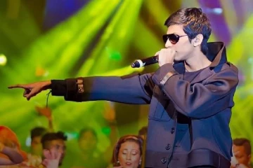 கோடியில் புரளும் நீங்களா இதை செய்! மும்பைக்கு ஓடிய அனிரூத்..