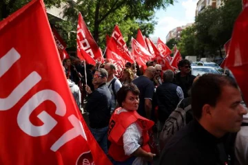 வேலை நேரத்தை குறைக்க போராட்டத்தில் குதித்த ஐரோப்பிய நாடொன்றின் தொழிற்சங்கங்கள்