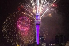 உலகின் முதல் நாடாக புத்தாண்டை வரவேற்ற நியூசிலாந்து!