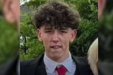 பிரித்தானியாவில் 17 வயது சிறுவனுக்கு கத்தி குத்து: தப்பியோடிய தாக்குதல் கும்பல்