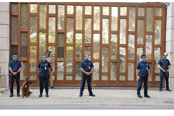 அம்பானியின் அன்டிலியா இல்லத்தில் வேலை வேண்டுமா? பணியாளர்கள் தேர்வு முறை இதுதான் | How Staffs Recruited In Ambani Antilia House