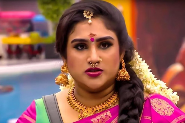 சிகரெட் பிடிக்கும் வனிதா விஜயகுமார்.. புகைப்படத்தை நீங்களே பாருங்க | Vanitha Vijayakumar Smoking Photo