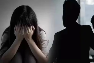 6 வயது சிறுமியிடம் அத்துமீறல் - கத்தியதால் கழுத்தை நெரித்து கொன்ற தலைமை ஆசிரியர்