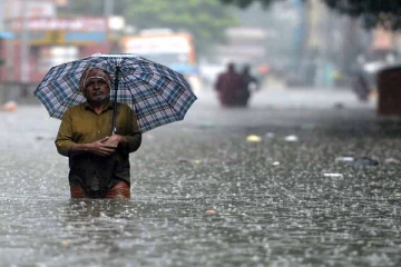தென் மாவட்டங்களில் மீண்டும் மிரட்ட வரும் கனமழை - 3 நாட்களுக்கு கவனமா இருங்க!