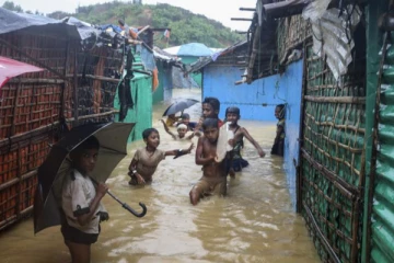 ரோஹிங்கிய முகாம்களில் வெள்ளம் ; ஆயிரக்கணக்கான மக்கள் வெளியேற்றம்