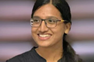 எழுத்தாளராக வேண்டும் என்று நினைத்த எலக்ட்ரீஷியனின் மகள்.., யுபிஎஸ்சி தேர்வில் தேர்ச்சி பெற்று ஐபிஎஸ் அதிகாரி