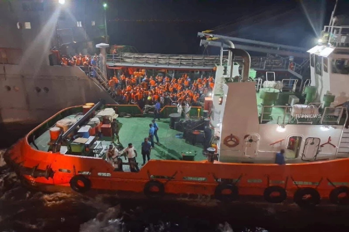 இலங்கை கடல் எல்லையில் ஈரானிய கப்பலில் தவித்த 204 பேர் கொழும்புக்கு ; ஜனாதிபதியின் மனிதாபிமானம்! | 204 Iranian Ship Off Coast Arrive In Colombo