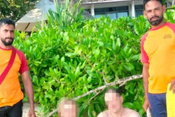 உயிருக்கு போராடிய வெளிநாட்டு சுற்றுலா பயணிகள்: காப்பாற்றிய உயிர்காப்பாளர்கள் | Foreign Tourists Who Fought For Their Lives உயிருக்கு போராடிய வெளிநாட்டு சுற்றுலா பயணிகள்: காப்பாற்றிய உயிர்காப்பாளர்கள் | Foreign Tourists Who Fought For Their Lives