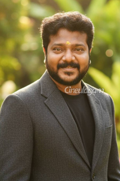 மகளே என் மருமகளே சீரியலின் புதிய இயக்குனர் இவர்தானா... விஜய் டிவி ஹிட் தொடர்களின் இயக்குனர் தான்.. | New Director For Magale En Marumagalae Serial