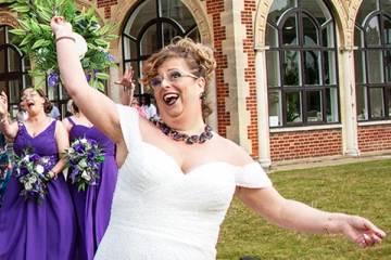 எவ்வளவு காத்திருந்தும் மாப்பிள்ளை கிடைக்கவில்லை., கடைசியில் இப்படி ஒரு முடிவை எடுத்த பிரித்தானிய பெண்!